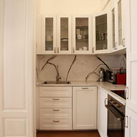 Heart In The Old Town Apartment Братислава Екстериор снимка